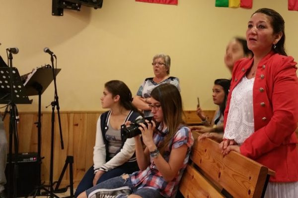 Alabando en el Bautismo de Bertha